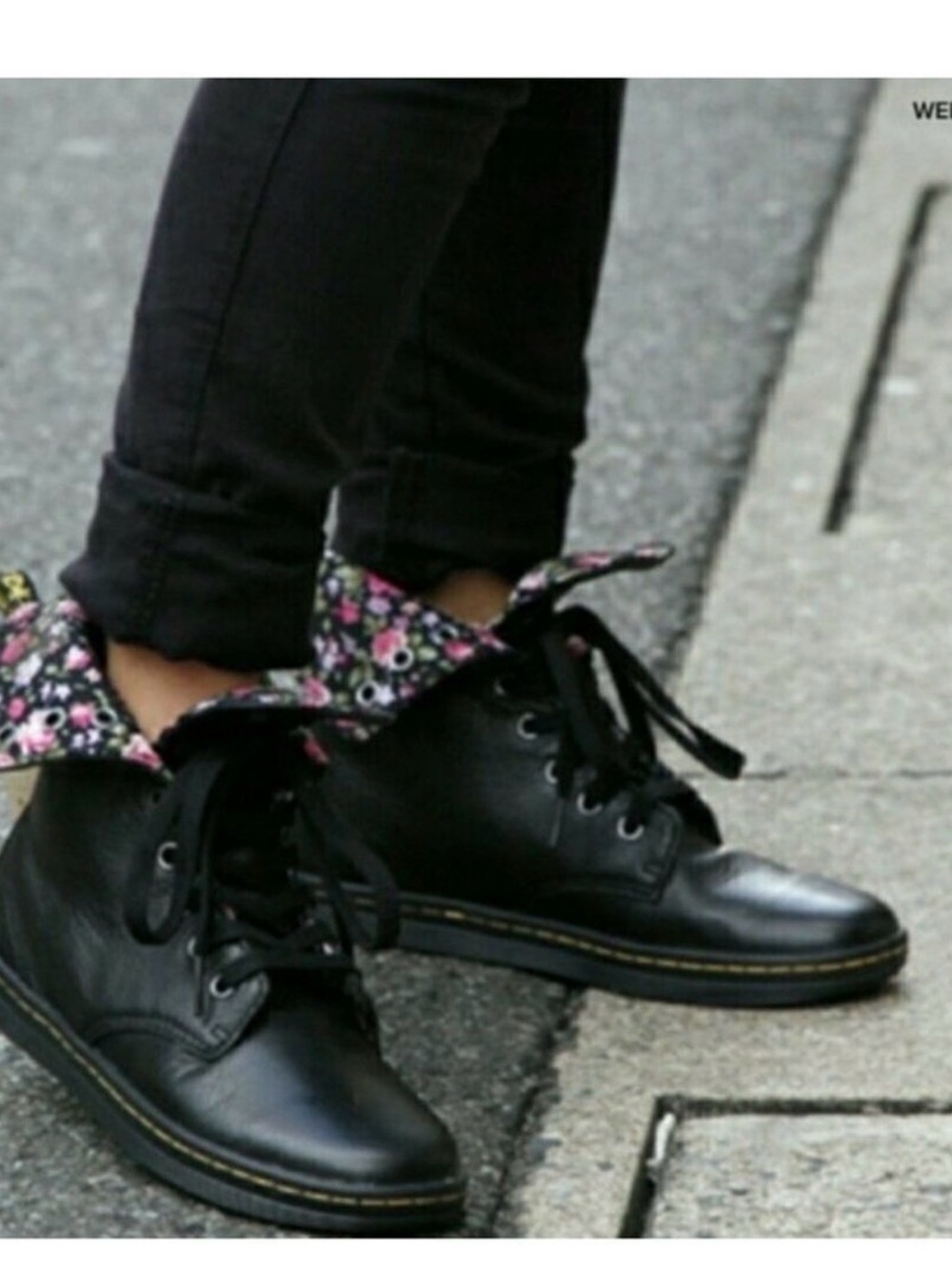 Dr. Martens Stratford Black Fold
Over Floral Lined Leather Combat
Boots US 7